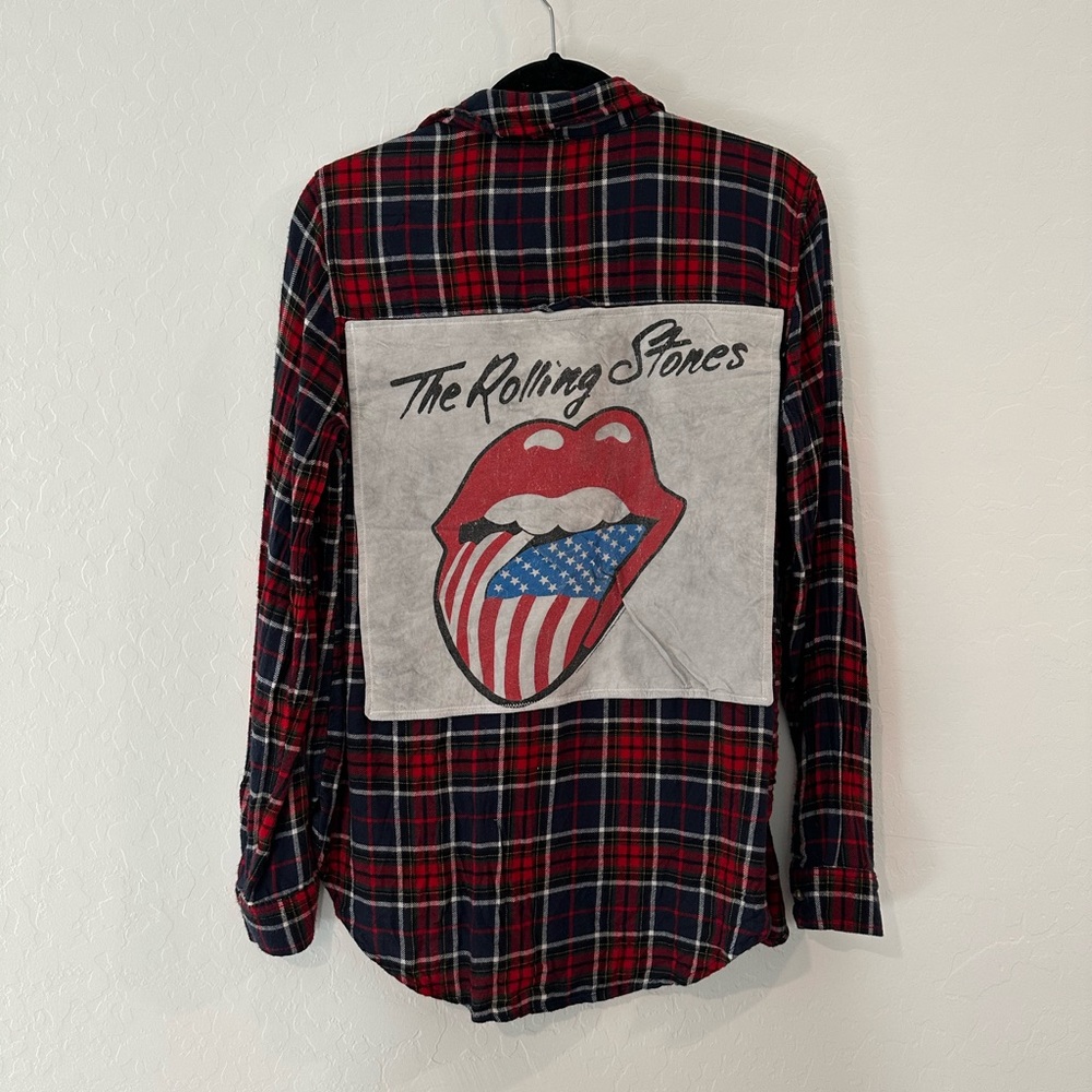 American Eagle Outfitters Red and Blue Graphic Button Down Shirt
